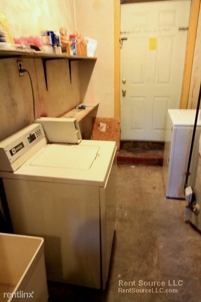 Building Photo - 98 Moreland St