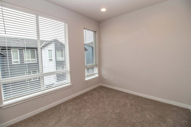 Building Photo - 10942 NE 189th St