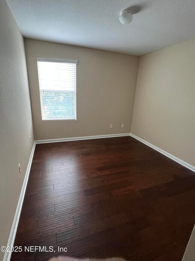 Building Photo - 4586 Temple Lakes Dr