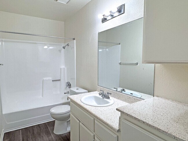 Building Photo - Unit 55 - RENT SPECIAL! 1 Bed 1 Bath Apartment Home in Anaheim, CA