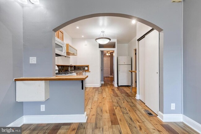 Building Photo - 422 Folcroft St