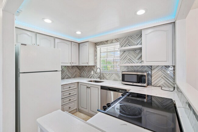 Building Photo - 148 Yacht Club Dr