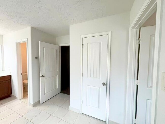 Building Photo - 3722 Pantano Ct