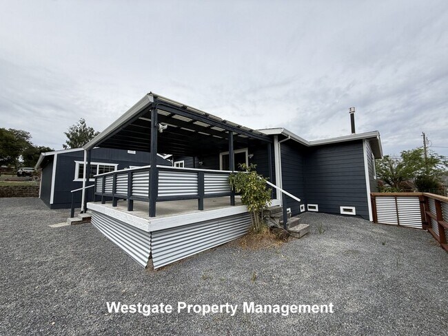 Building Photo - 985 Eastman Ln