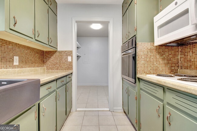 Building Photo - 500 Circle Dr