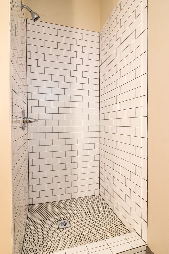 Building Photo - 302 W M.L.K. Jr. Blvd