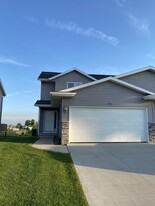 Building Photo - 1923 Rosehill Dr SW