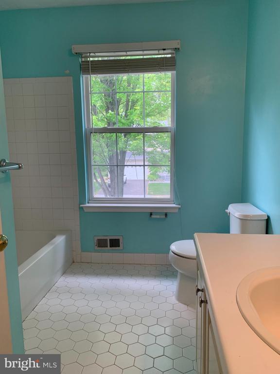 Building Photo - 35 Oakmont Terrace