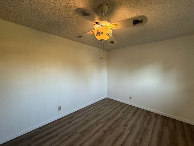 Building Photo - Santa Clara Gem