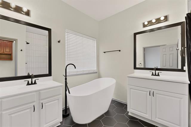 Building Photo - 1409 Clear Creek Dr