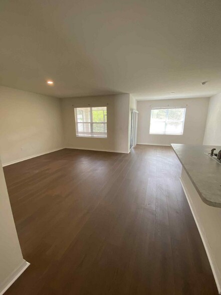 Building Photo - 237 St Georges Cir