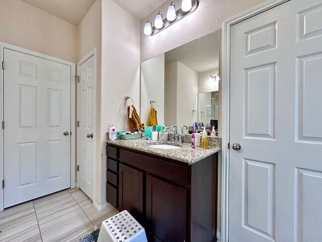 Building Photo - 445 Arrowhead Vine St