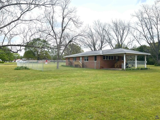 Building Photo - 482 Lake Joy Rd