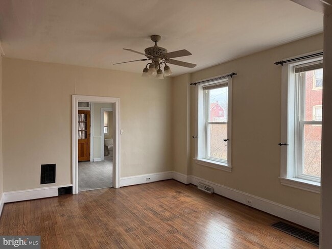 Building Photo - 117 Fairground Ave