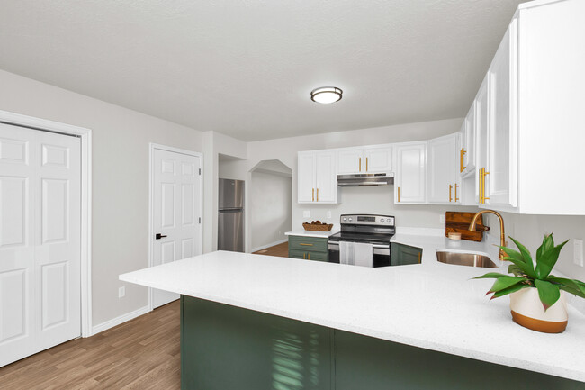 Lake_kitchen - Lake Townhomes