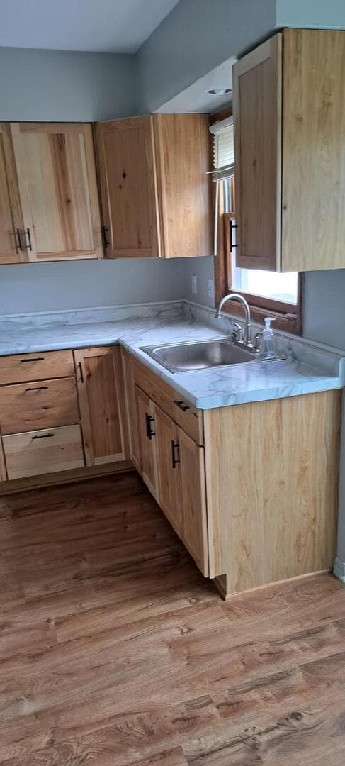 Building Photo - 2415 Royal Dr