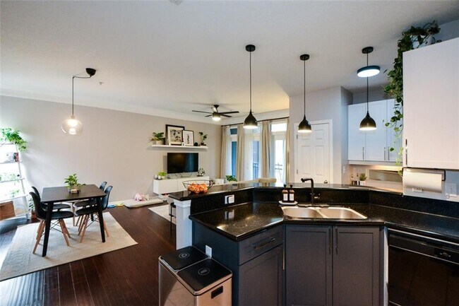 Building Photo - 400 17th St NW