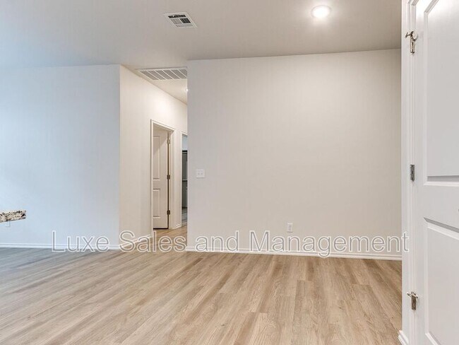 Building Photo - 3801 Franks Wy