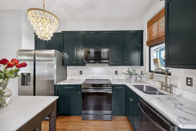 Building Photo - Stunning 4-bedroom home in Tampa! (Bonus room)