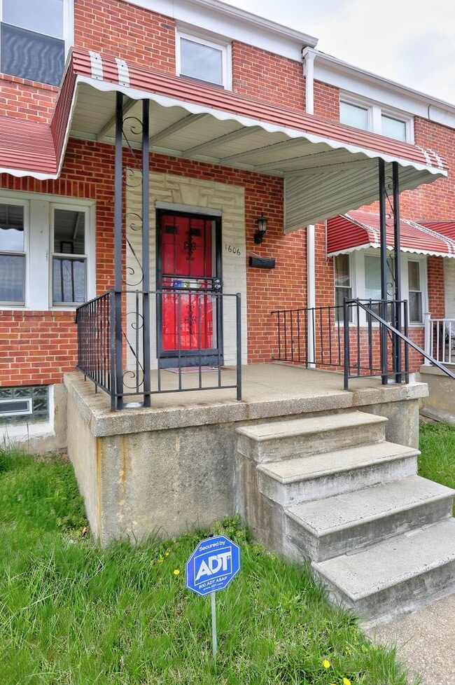 Building Photo - 3 Bedroom 2 Full Bath Row Home Minutes from Morgan State