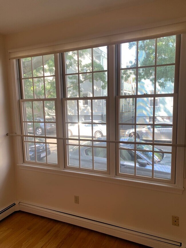 Building Photo - Great 1 Bed Home in East Cambridge + AC