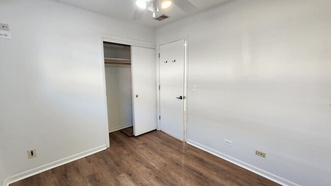 Building Photo - 5440 Benton Ave