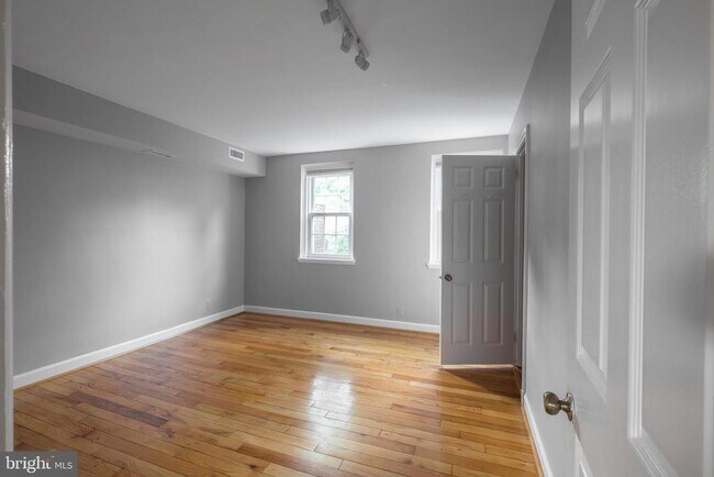 Building Photo - 4859 S 28th St