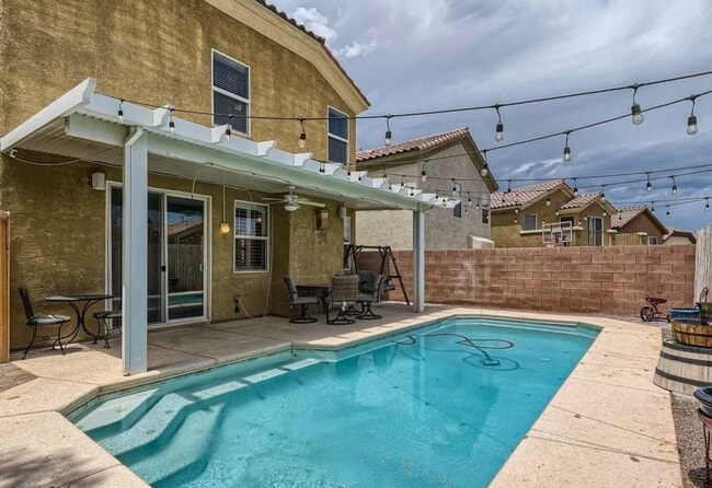 Primary Photo - Beautiful Home w/Sparkling Pool