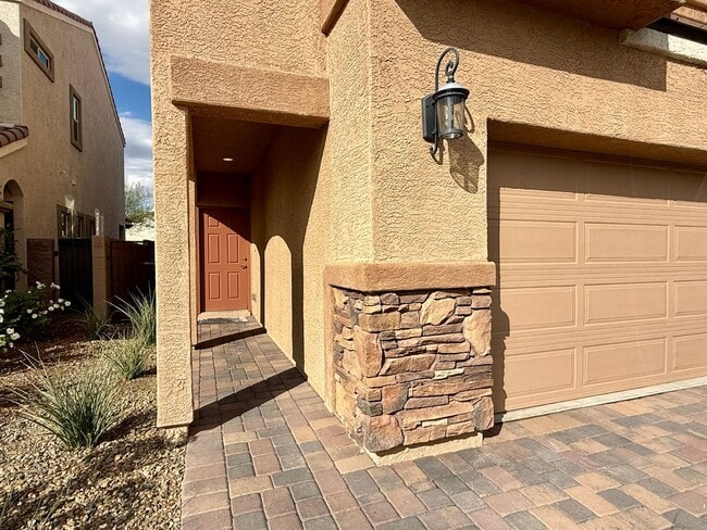 Building Photo - 4 BED, 2.5 BATH, 2 CAR-GARAGE, TWO-STORY, SINGLE FAMILY HOME FOR RENT w/ COMMUNITY POOL & SPA