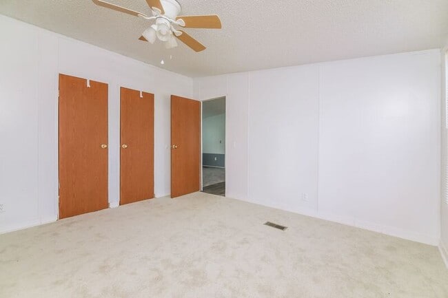 Building Photo - 2137 Coral Dr