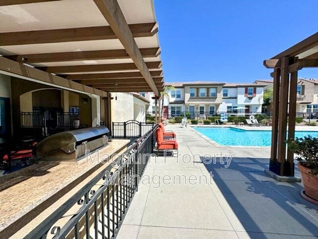 Building Photo - 40372 Calle Real
