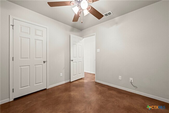 Building Photo - 1521 Aztec Trce