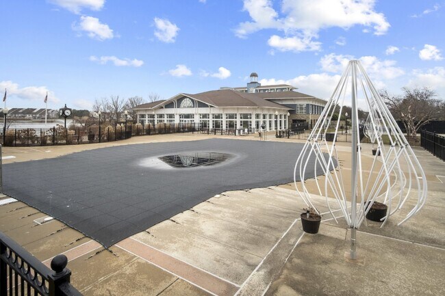 Building Photo - Comfortable, convenient, and well located Ashburn condo.