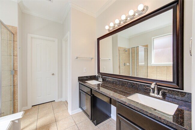 Building Photo - 24615 Lakecrest Bend Dr