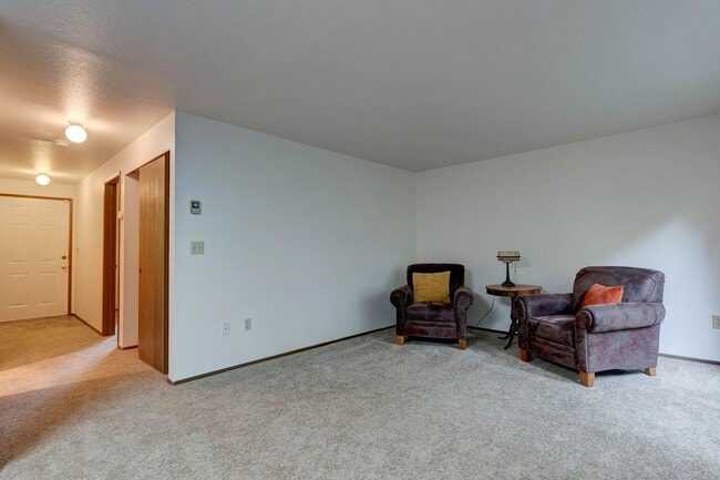 Building Photo - 0852-325 NE Kettle St #107