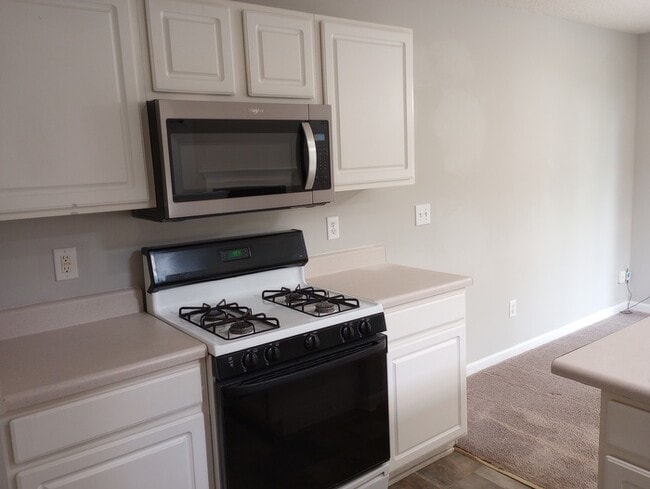 Building Photo - 108 Lacombe Ct