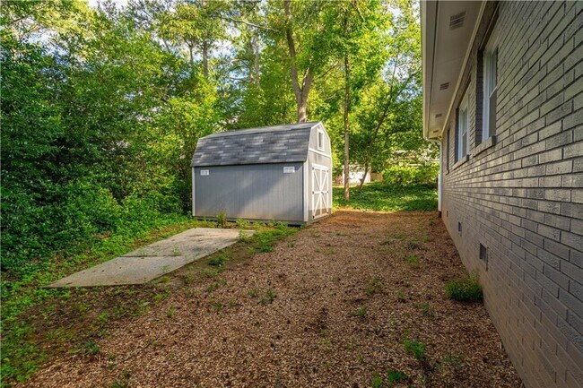 Building Photo - 3860 Carlton Dr