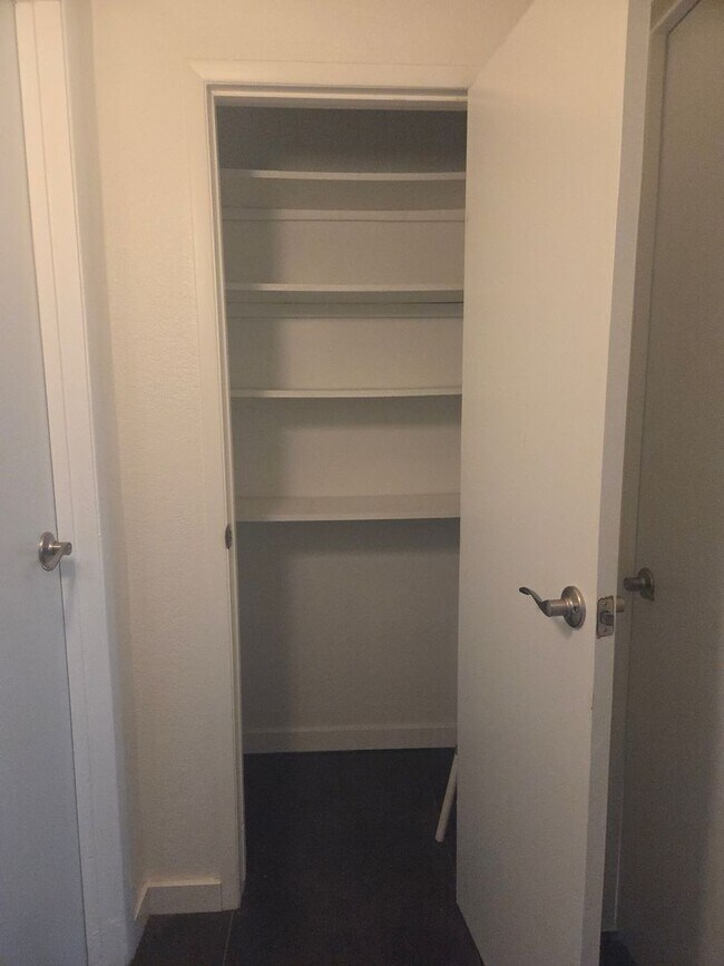 Building Photo - 3 Bedroom 1.5 Bath Modern Farmhouse near JT National Park * MOVE IN SPECIAL*