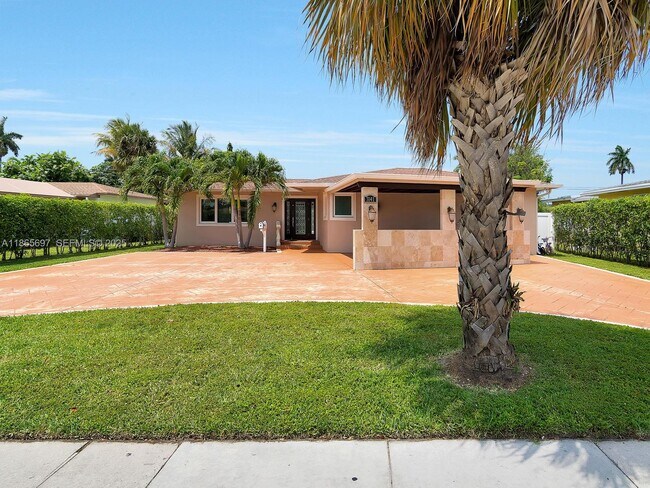 Building Photo - 3141 Hollywood Blvd