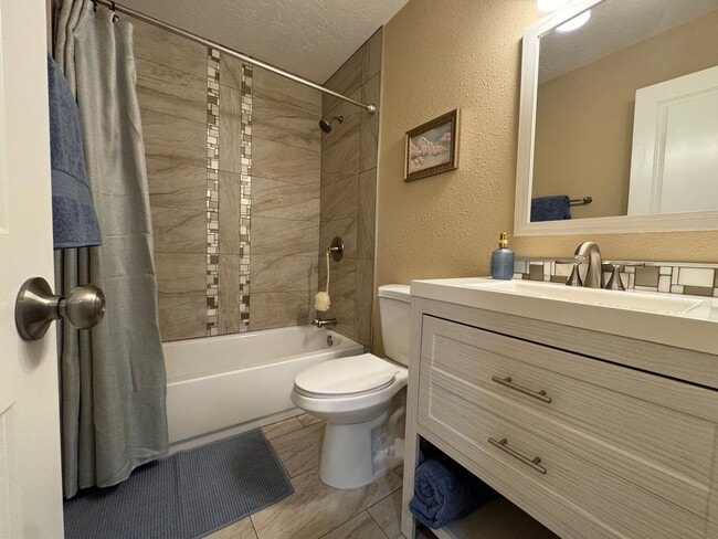 Building Photo - One of a kind NE Heights Home