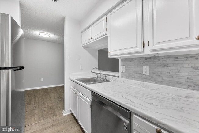 Building Photo - 2415 Ravens Crest Dr