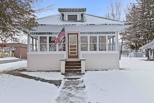 Building Photo - 100 W 1st St