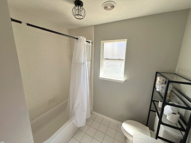 Building Photo - 11127 Fall Breeze Dr