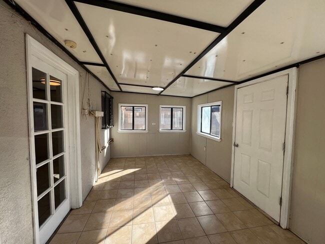 Building Photo - 4 Bedroom Home Available Near Comanche Rd ...