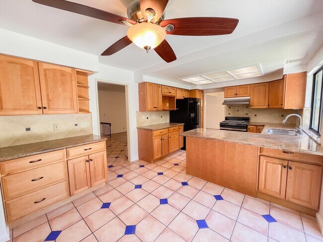 Building Photo - Castro Valley Home in Columbia