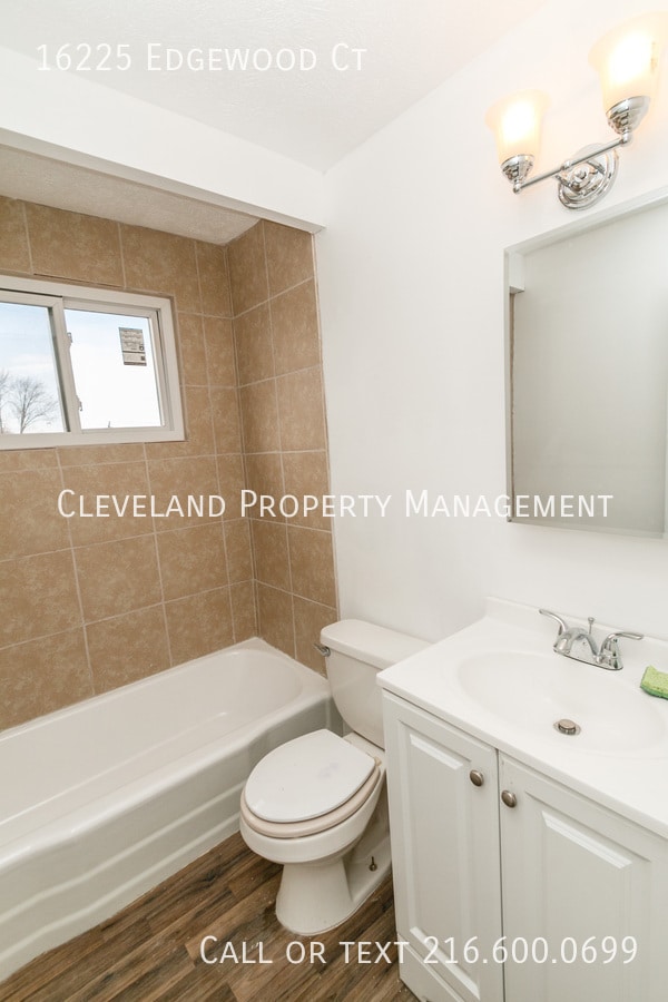 Building Photo - 16225 Edgewood Ct