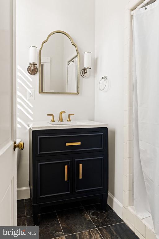 Building Photo - 509 Duke St