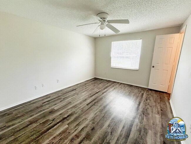 Building Photo - 2642 Debbie Ct