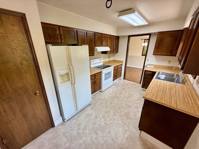 Building Photo - Beautiful Golf Course Home | 2 Bed • 2 Bath • Bonus Room