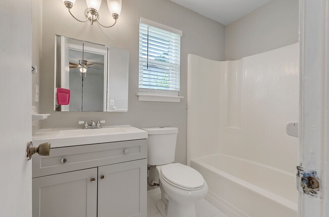 Building Photo - Gorgeous Family Home in Summerville!